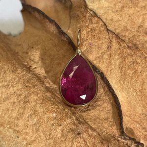 2CT Natural Dusty Fuschia Pink Tourmaline Pear 14K Yellow Gold Charm 16x7mm